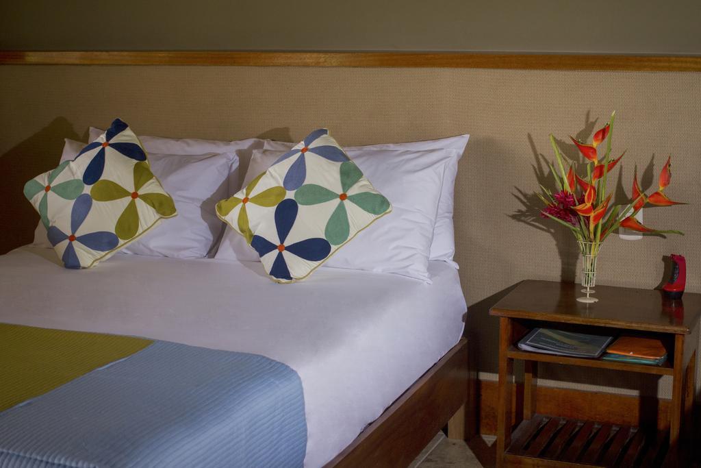 Francisco de Orellana Heliconia Amazon River Lodge מראה חיצוני תמונה